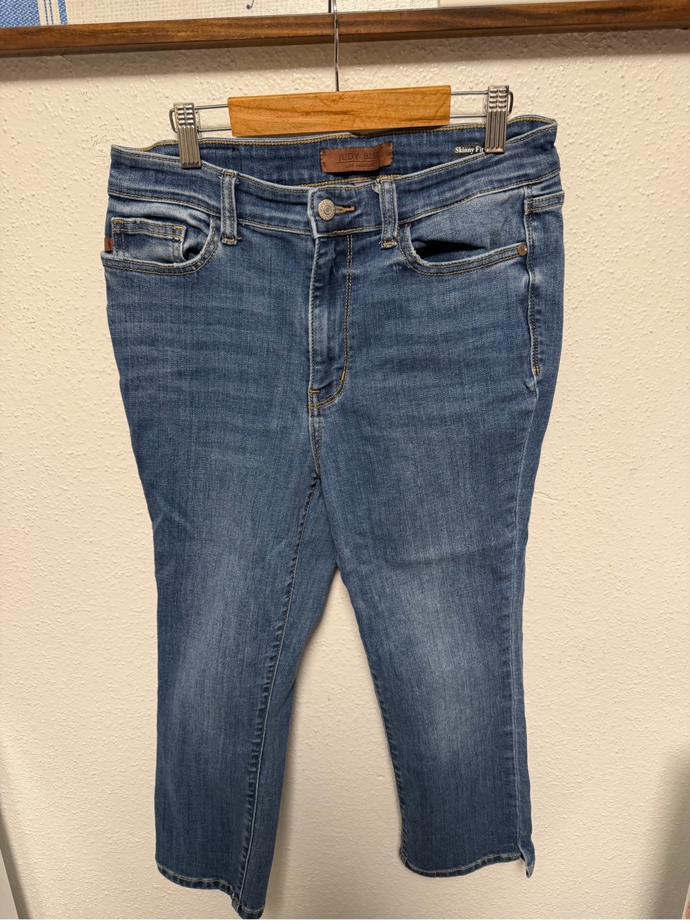 Judy Blue Medium Wash Ankle Crop Skinny Jeans